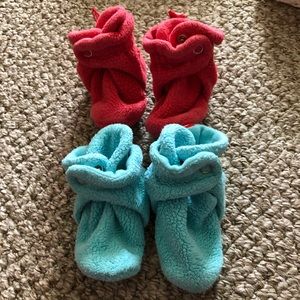 2 pairs Zutano fleece booties, size0-6 months